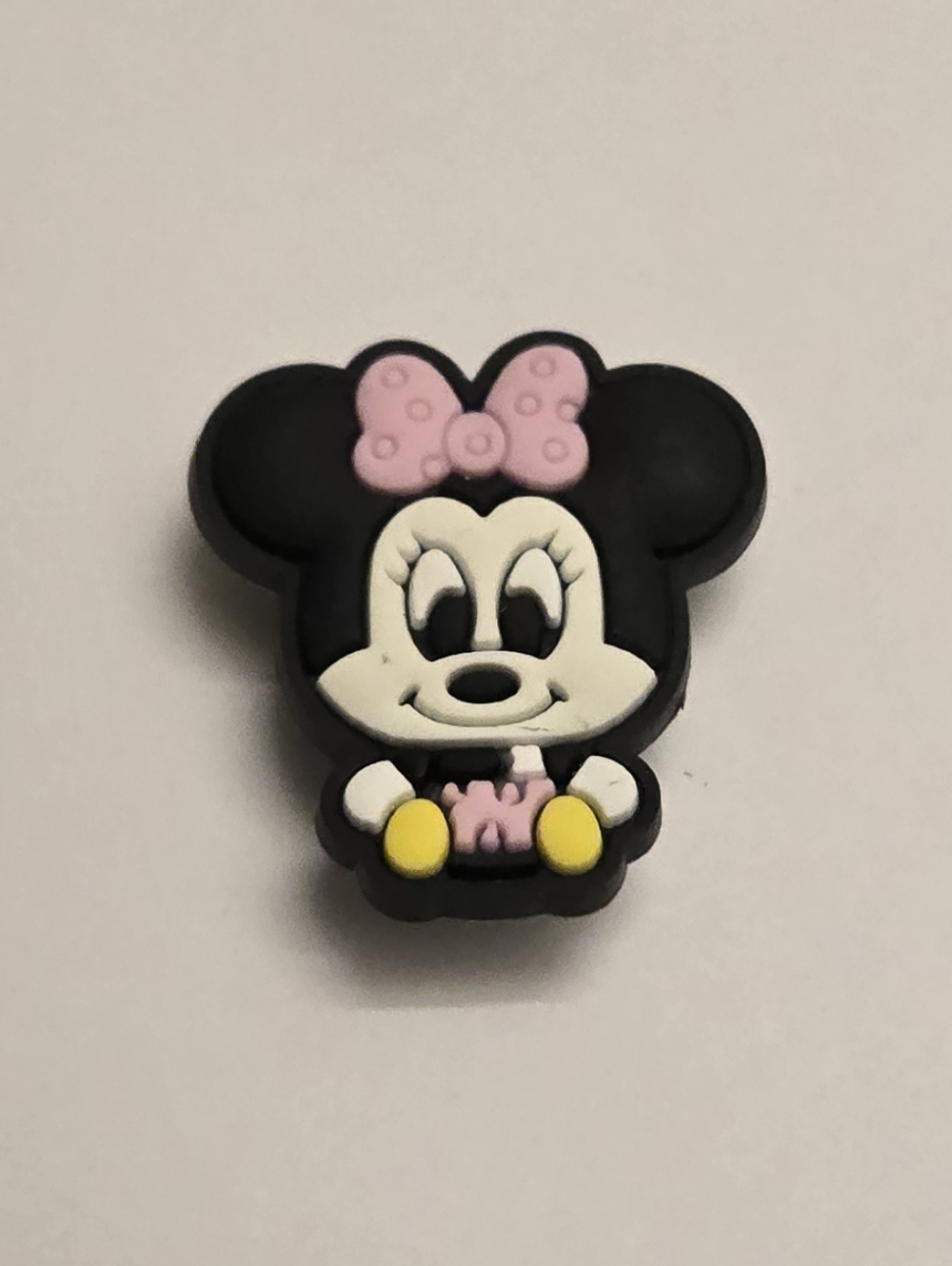 Minnie Mouse Disney Crocs Charm Pink Bow Cute Sitting Pose Accessory